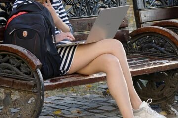 School Bags for Girls: Combining Fashion with Functionality