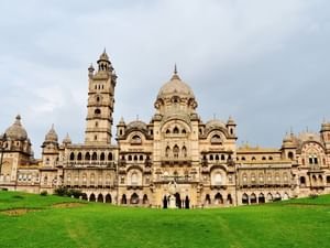 Ahmedabad to Vadodara cab booking | Check Taxi Fare & Book Online